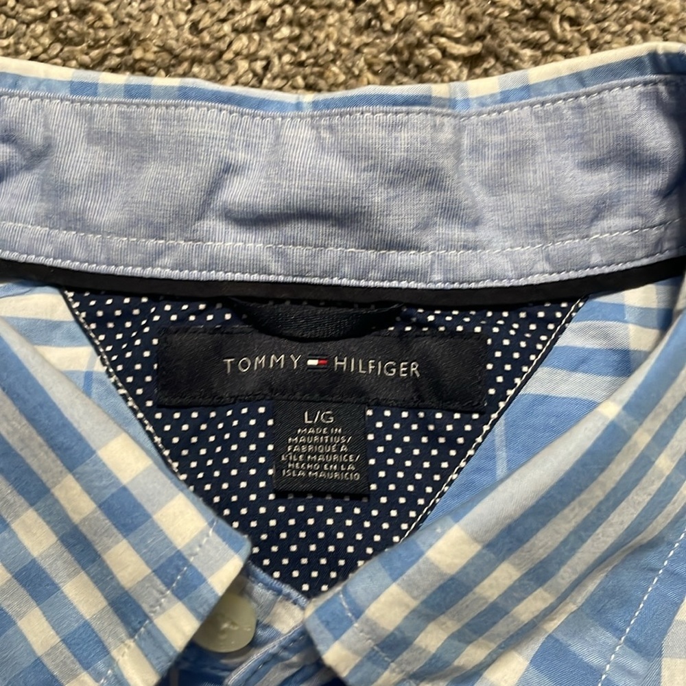 Tommy Hilfiger short sleeve dress shirt Men Large Blue/white W/pocket‎ logo NWOT - Picture 3 of 5